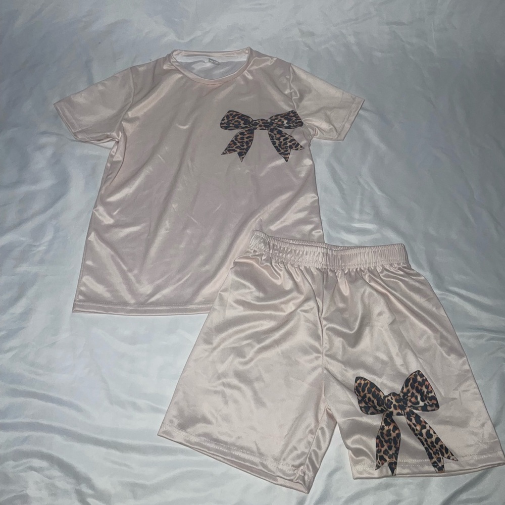 Girls 2 piece outfit bow